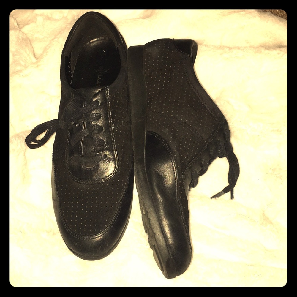 Sz 8 Cole Haan black perforated suede loafer